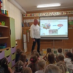 zajęcie edukacyjne na temat odpadów.jpg