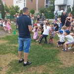 dzieci przeciągają linę (2).jpg