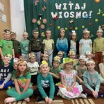 grupa IV pozuje do zdjęcia grupowego.JPG