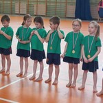 nagrodzone dzieci z medalami