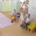 dzieci w sali maluszków.jpg
