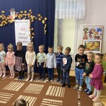 Dzieci z grupy II Gumisie podczas występu (2).jpeg