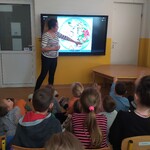 Dzieci poznają zasady komponowania posiłków. (1).jpg