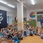 dzieci uczą się wierszyka o prawach.jpg