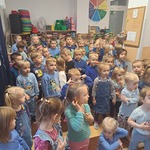 wspólna zabawa na dywanie.jpg