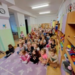 Widownia przejęta ogląda z zaciekawieniem.jpg