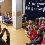 Smerfiki i Gumisie śpiewają kolędę.jpg