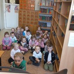 Smerfiki w bibliotece SP Nr 8.jpg