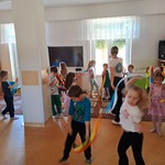 TANIEC PTAKA Z REKWIZYTEM.jpg