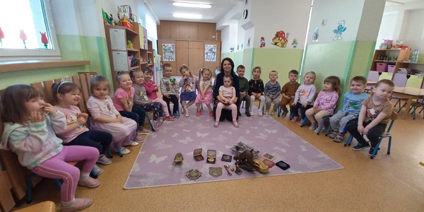 Smerfiki z mamą Agatki.jpg