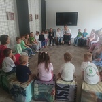 Gumisie w sali edukacyjnej.jpg