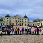 Pajacyki pod Pałacem Branickich.jpg