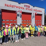 Dzieci pod Jednoatką Ratowniczo - Gaśniczą nr 4.jpg