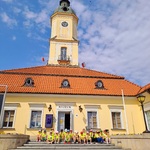 Przed wejściem do Ratusza.jpg