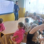 Spotkanie dzieci z pracownikiem Wodociągów.jpg