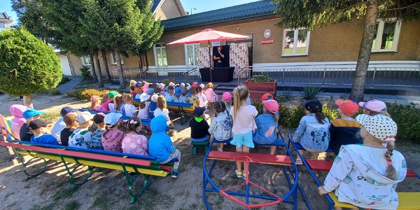 teatrzyk na świeżym powietrzu.jpg