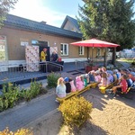 spektakl teatralny na placu przedszkolnym.jpg