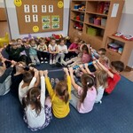 W górę - w dół - zabawa integracyjna.jpg