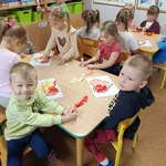 Gumisie współpracują w parach.jpg
