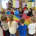 dzieci uczą się budować dobre relacje.jpeg