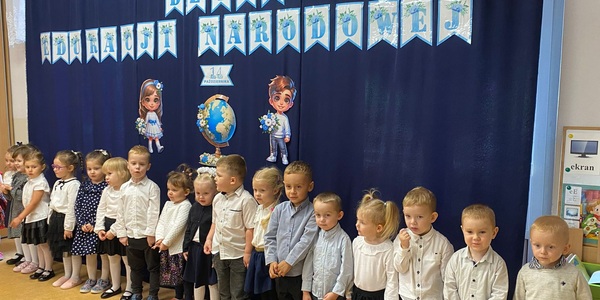 Występ dzieci z gr I Smerfiki .jpg