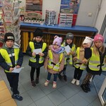 Pajacyki gotowe do wysłania listu.jpg