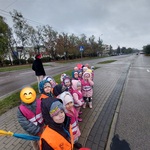 Smerfiki przed przejściem dla pieszych .jpg