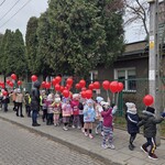 Pochód z czerwonymi balonami .jpg