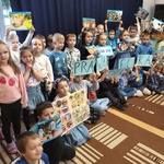 starszaki przedstawiają prawa dziecka.jpg