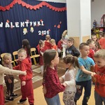 Wesoła zabawa przy muzyce.jpg