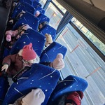 Pierwsza wycieczka autokarem Smerfików.jpg