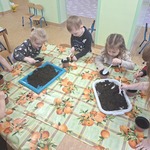 Smerfiki zakladają hodowlę szczypiorku.jpg