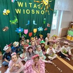 Gumisie na tle dekoracji wiosennej.jpg