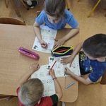 Pajacyki kolorują obrazki.jpg