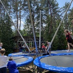 kubusie na trampolinach.JPEG